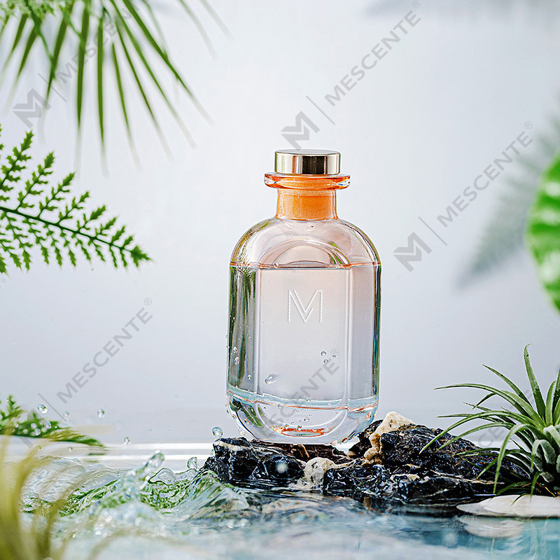 Vente en gros de diffuseur à roseaux luxueux pour hôtel, grand support en porcelaine fleurie, avec bâtons de rotin