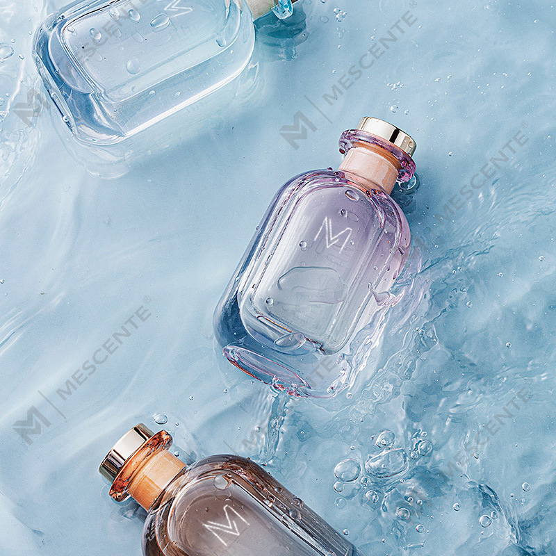 Vente en gros de diffuseur à roseaux luxueux pour hôtel, grand support en porcelaine fleurie, avec bâtons de rotin