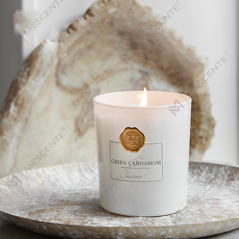 Bougie parfumée en cire de soja avec pots décoratifs en verre personnalisés de luxe M&Scent de marque privée