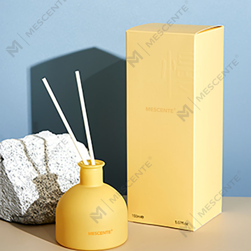 Diffuseur à roseaux d'huile essentielle parfumée de luxe M&Scent en vente chaude avec bâtons en rotin