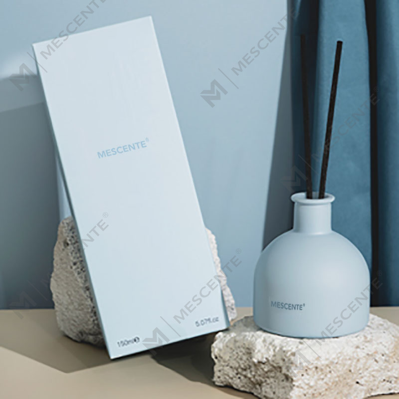 Diffuseur à roseaux d'huile essentielle parfumée de luxe M&Scent en vente chaude avec bâtons en rotin