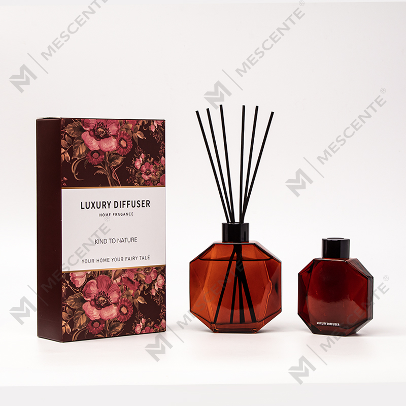 Huile pour diffuseur de roseaux d'aromathérapie de luxe personnalisée en gros M&Scent avec mini bouteille et coffret cadeau