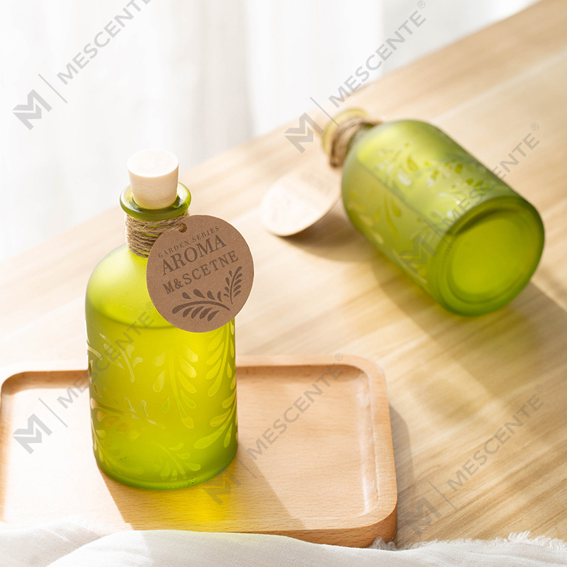 Diffuseur d'aromathérapie liquide floral en bouteille de verre avec coffret cadeau