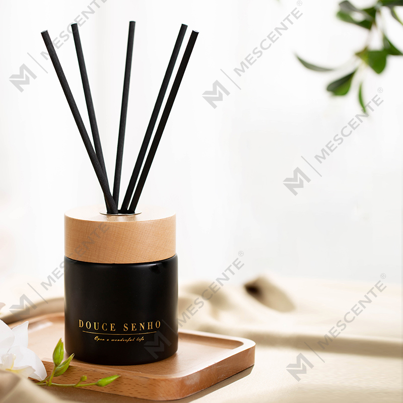 M&Scent Huile pour diffuseur à roseaux parfumée en flacon noir, coffret cadeau de diffuseur à roseaux inspiration Thaïlande