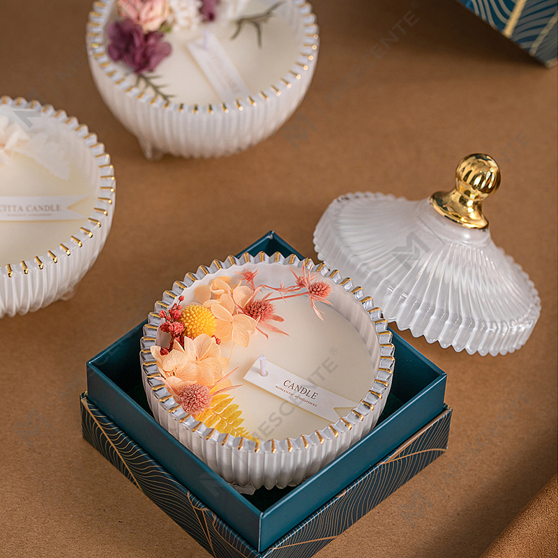 Bougie aromatique à mèche en bois et cire de soja parfumée sur pilier de luxe personnalisée et bon marché de M&Scent