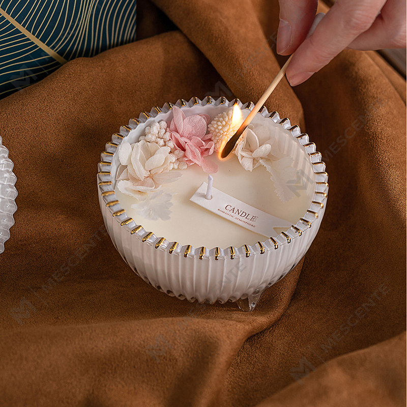 Bougie aromatique à mèche en bois et cire de soja parfumée sur pilier de luxe personnalisée et bon marché de M&Scent