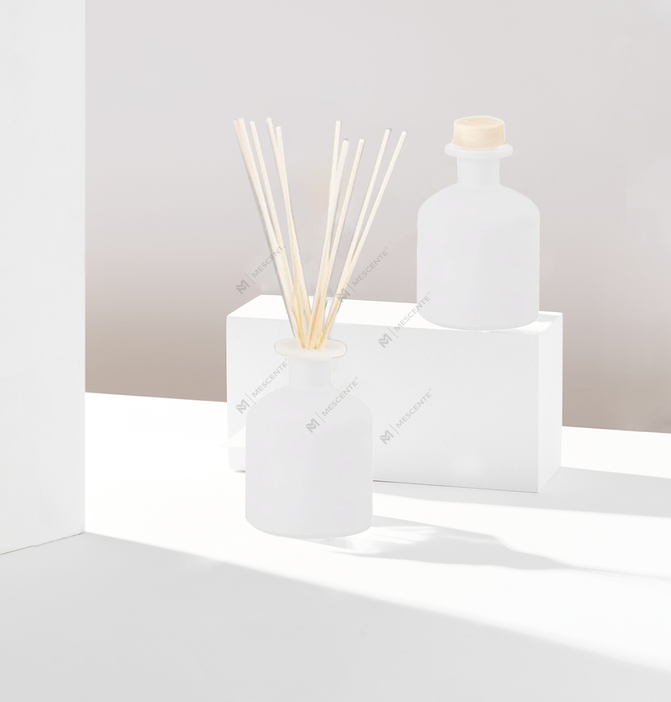 Diffuseur d'huiles essentielles de luxe Mescente 180 ml en verre personnalisé pour hôtels