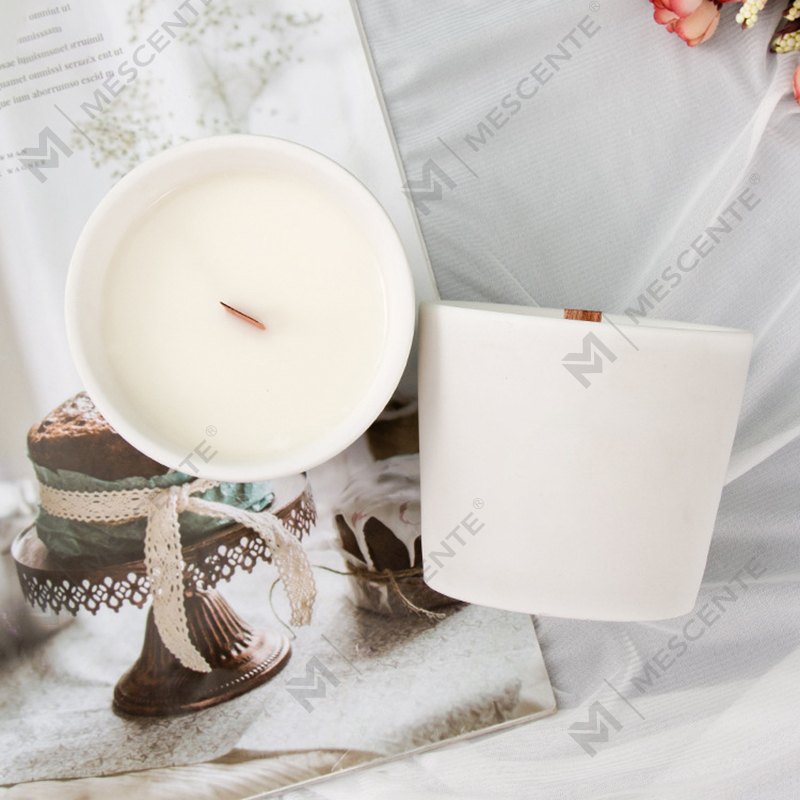 Bougies parfumées luxueuses et de haute qualité de marque privée personnalisée avec cire de soja colorée et mèche en bois en gros