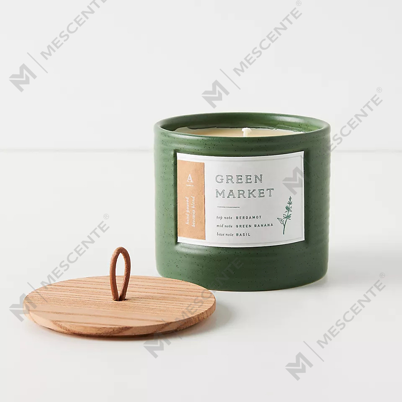 Bougies M&Scent en céramique colorée de marque privée, parfumées à la cire de soja chic