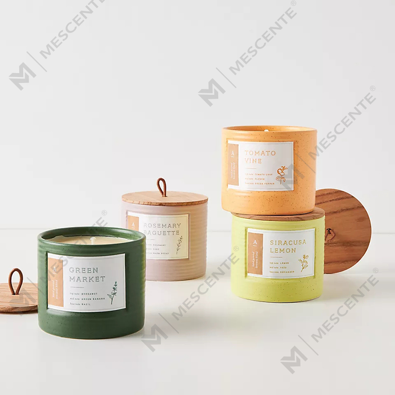 Bougies M&Scent en céramique colorée de marque privée, parfumées à la cire de soja chic