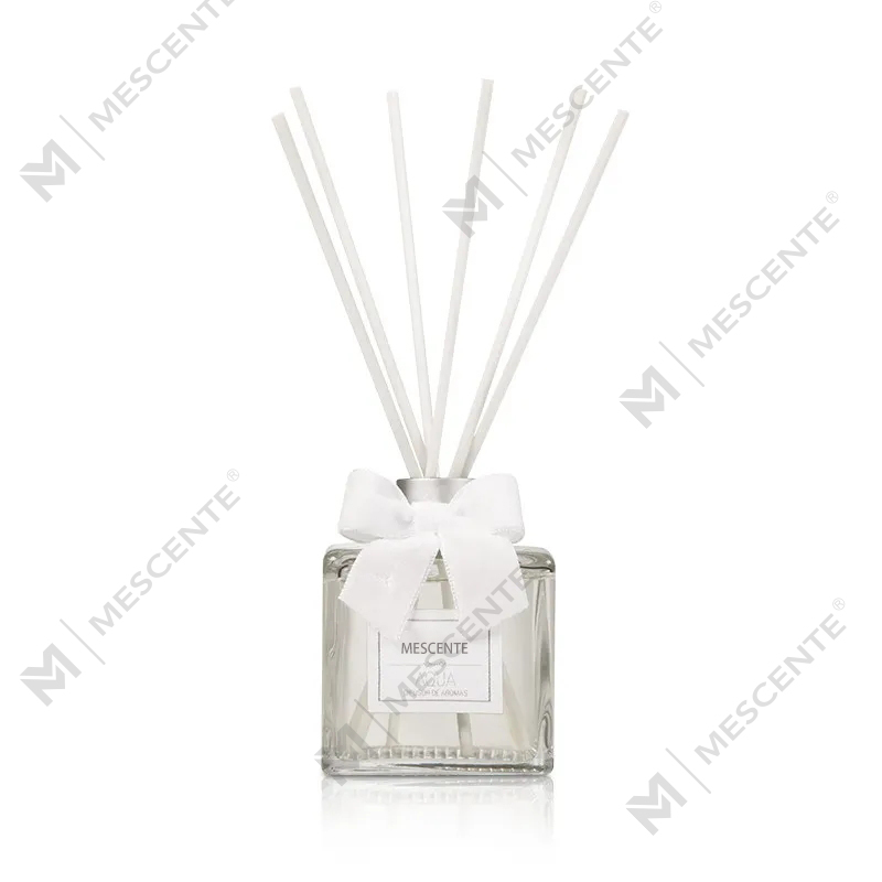 Diffuseur de parfum d'ambiance de Noël 100 ml pour la maison, rafraîchisseur d'air parfumé, cadeau au parfum aromatique avec bâtonnets