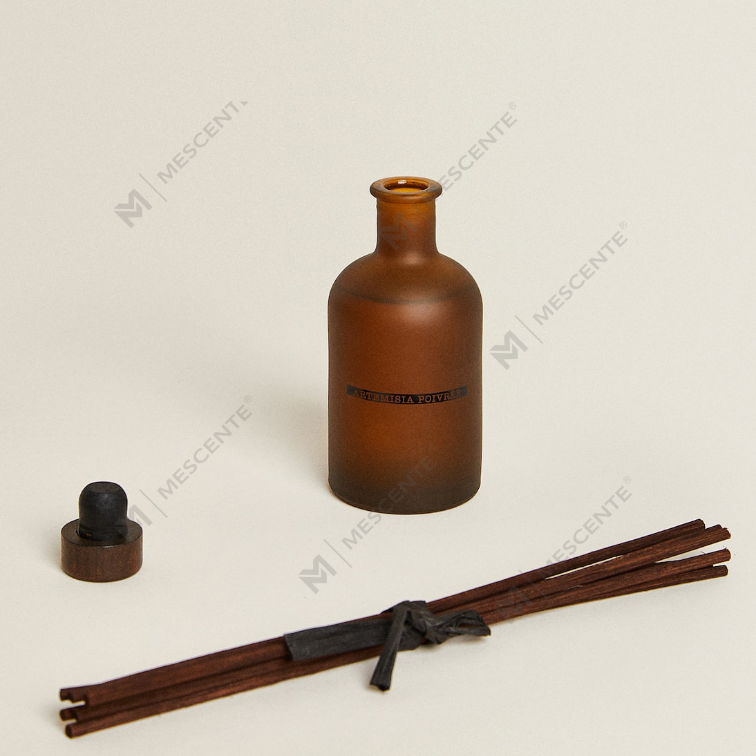 Grande bouteille de luxe givrée noire 50 ml 300 ml Huile essentielle d'arôme floral de fleur séchée Ensemble d'huiles pour diffuseur de roseaux en vrac