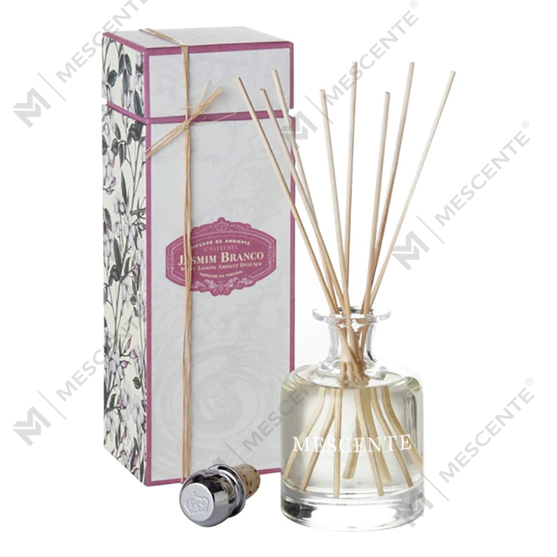 Bouteilles roses écologiques de luxe de 400 ml en cuir gris ciment avec bâtonnets parfumés en forme de fleur de magnolia Diffuseur de roseaux